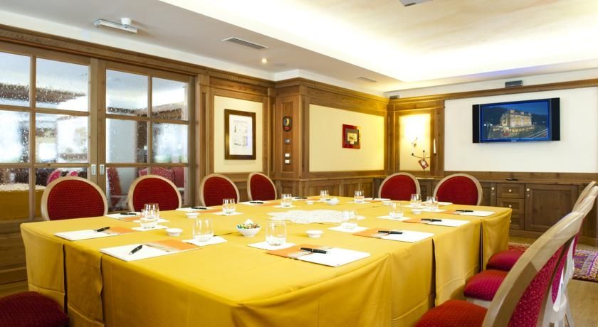 Alpen Suite Hotel Madonna Eksteriør bilde