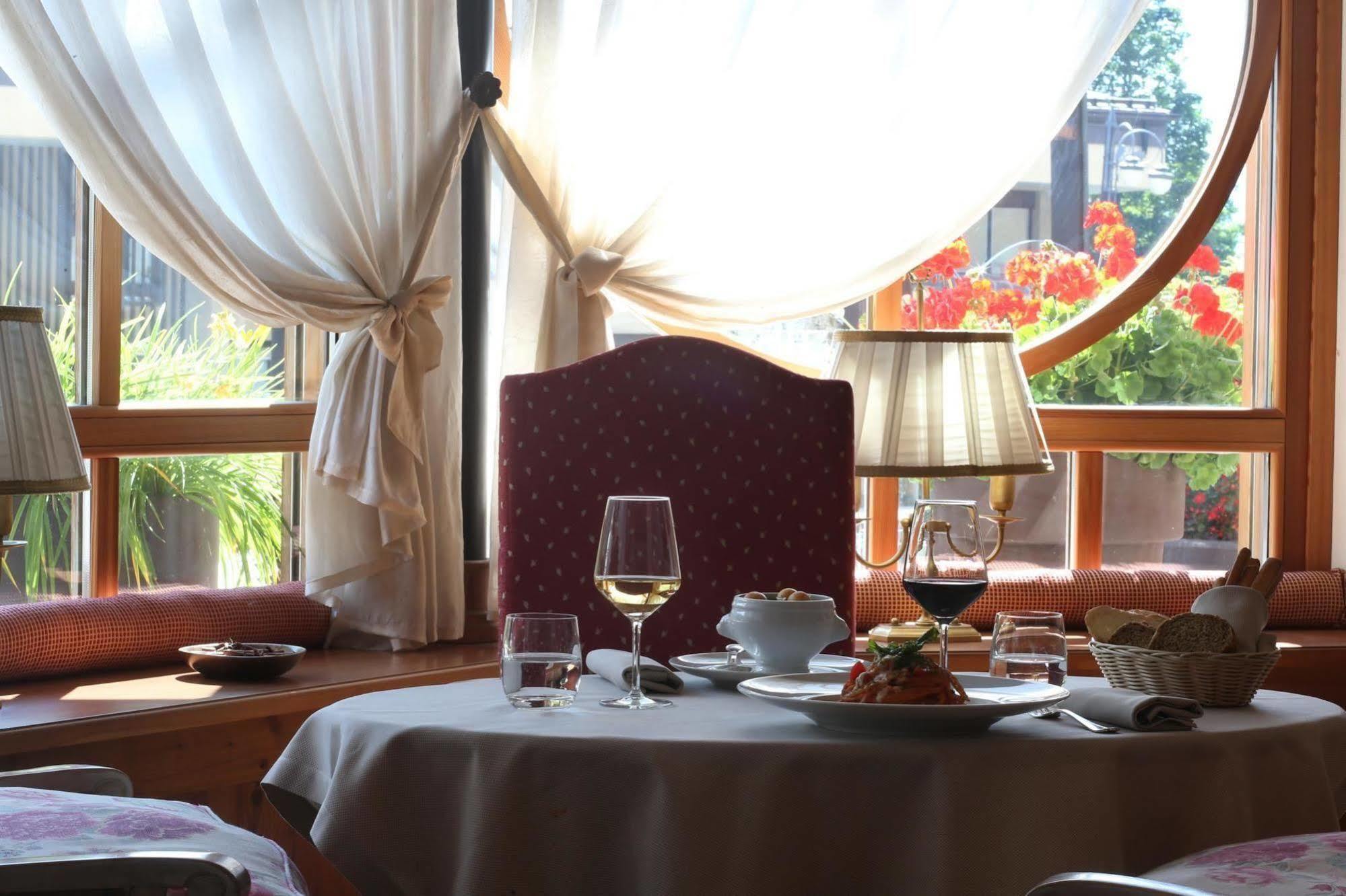 Alpen Suite Hotel Madonna Eksteriør bilde