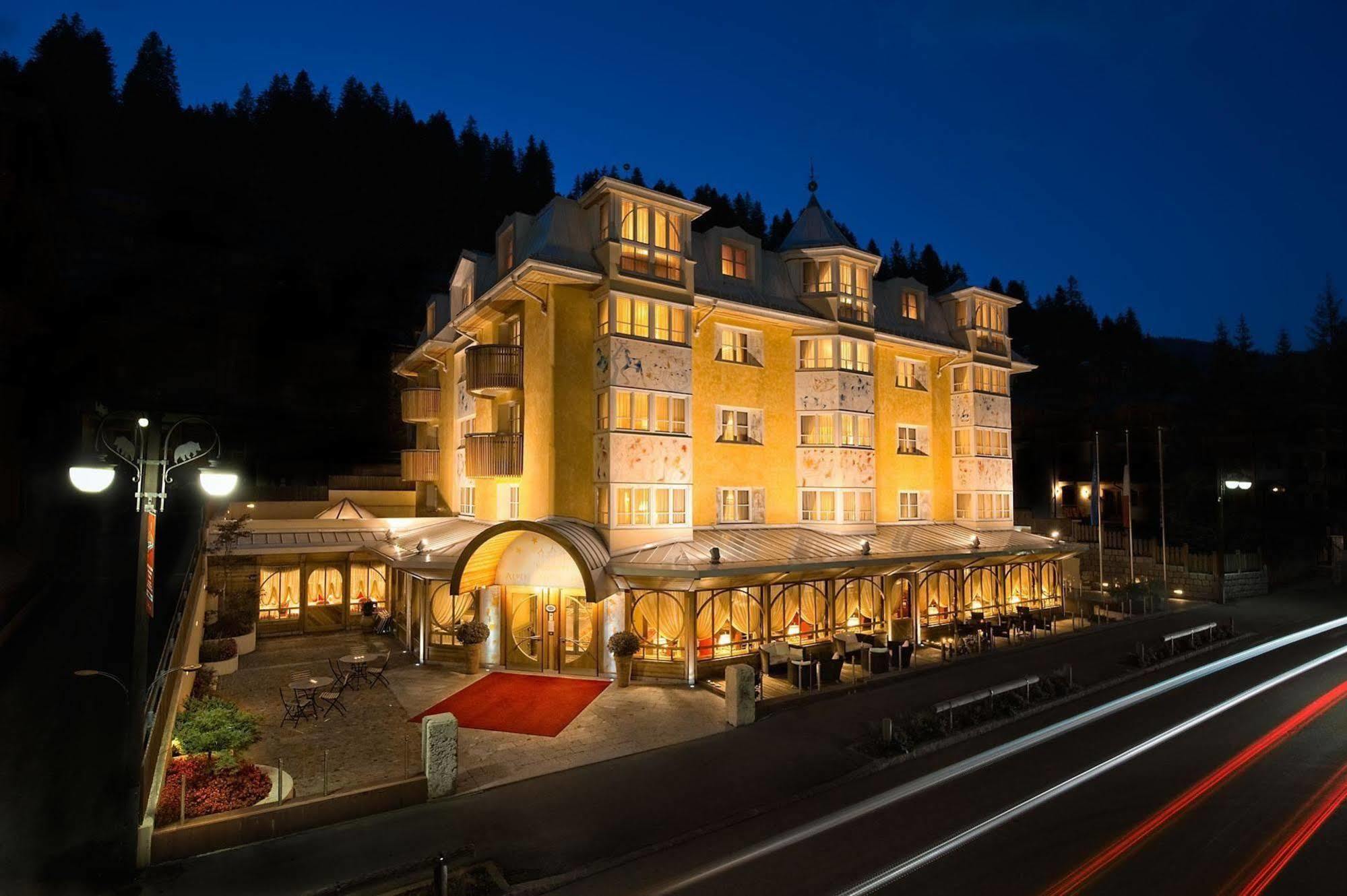 Alpen Suite Hotel Madonna Eksteriør bilde